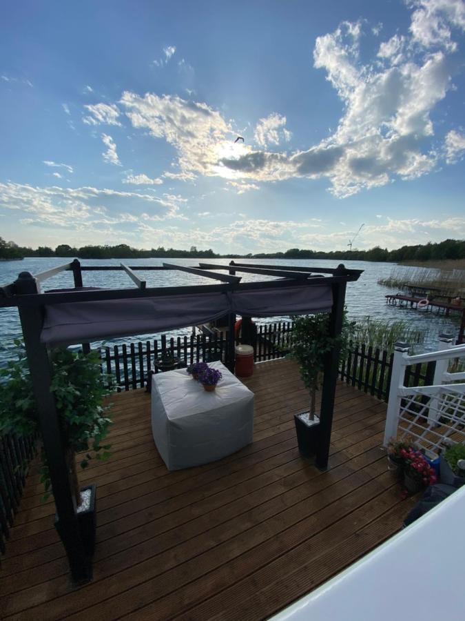 Lodge On The Lake At Lakeside Holiday Park チチェスター エクステリア 写真